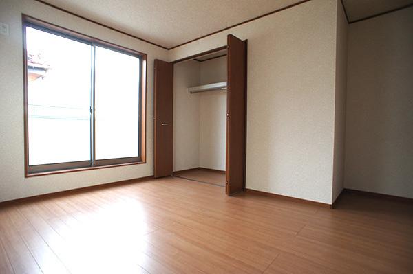 Non-living room. 4 Building