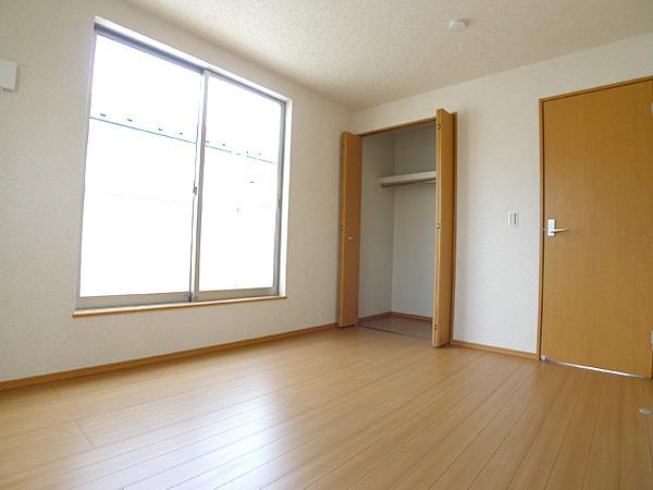 Non-living room. 6 Building