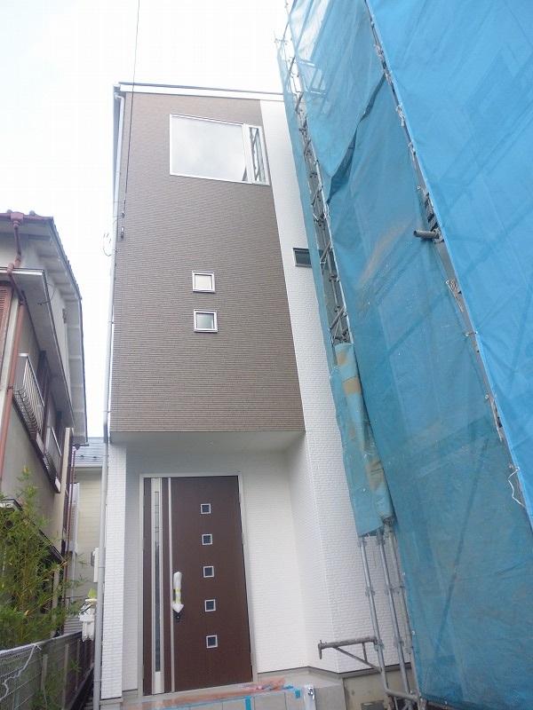 Local appearance photo. Local (12 May 2013) Shooting