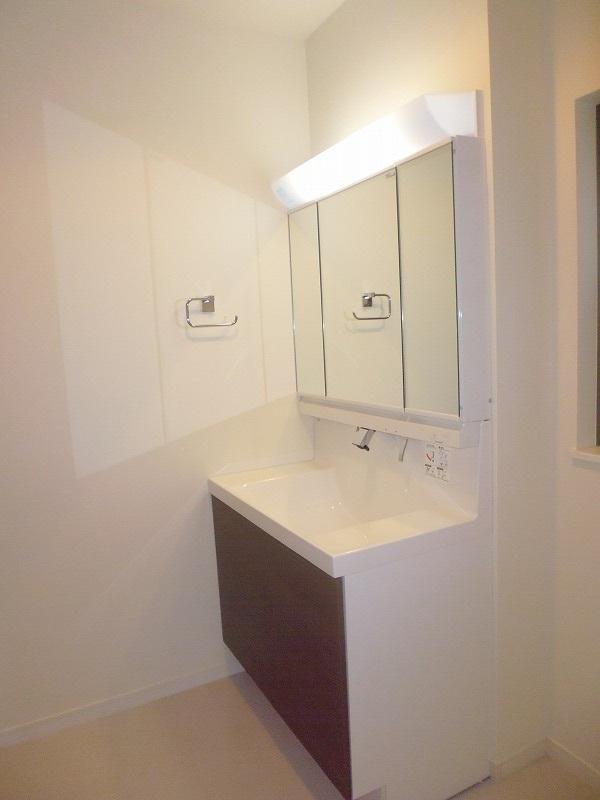 Wash basin, toilet. Indoor (12 May 2013) Shooting