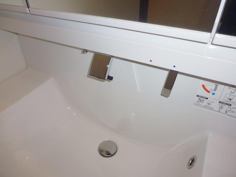 Wash basin, toilet. Indoor (12 May 2013) Shooting