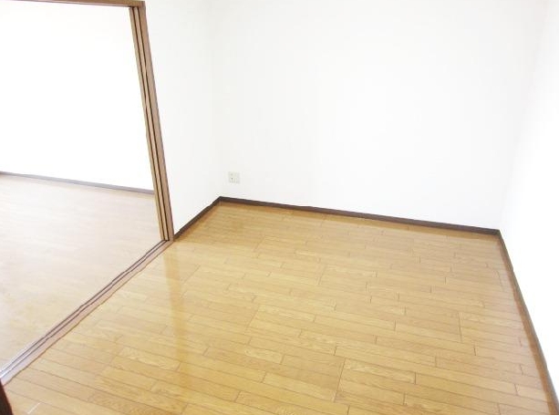 Living and room. Breadth of 9 tatami together with kitchen part. 