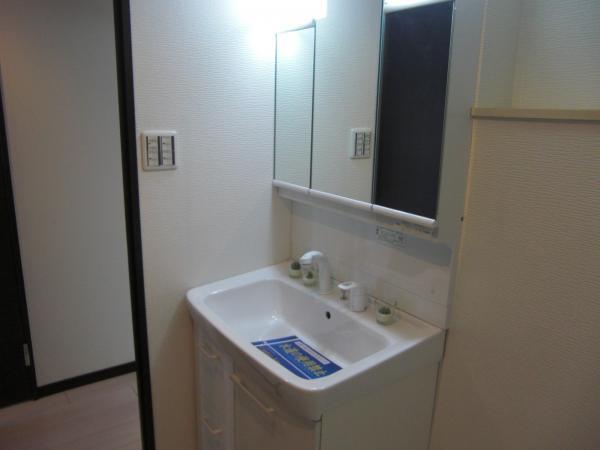 Wash basin, toilet