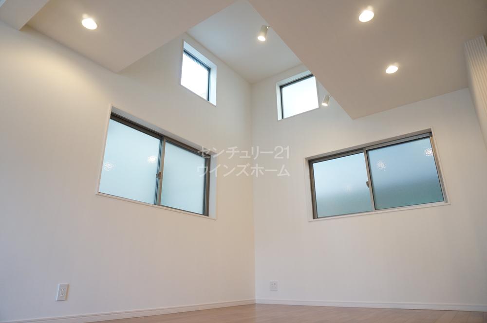 Living. ◇ living atrium (November 2013) shooting ◇ Providing a blow-in part of the building In space where openness of the start of light ☆