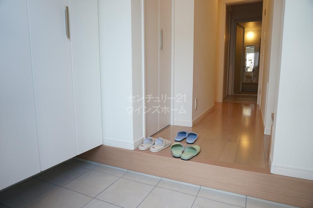 Entrance. ◇ entrance (November 2013) shooting large capacity with a shoe closet ◇ ☆ So it can be stored a lot, Home of the adult number also entrance will Katazuki refreshing