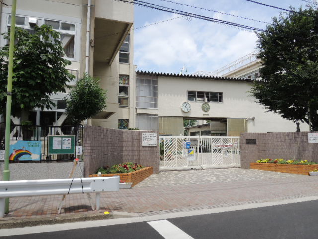 Primary school. Kamiaoki Minami elementary school (elementary school) up to 400m