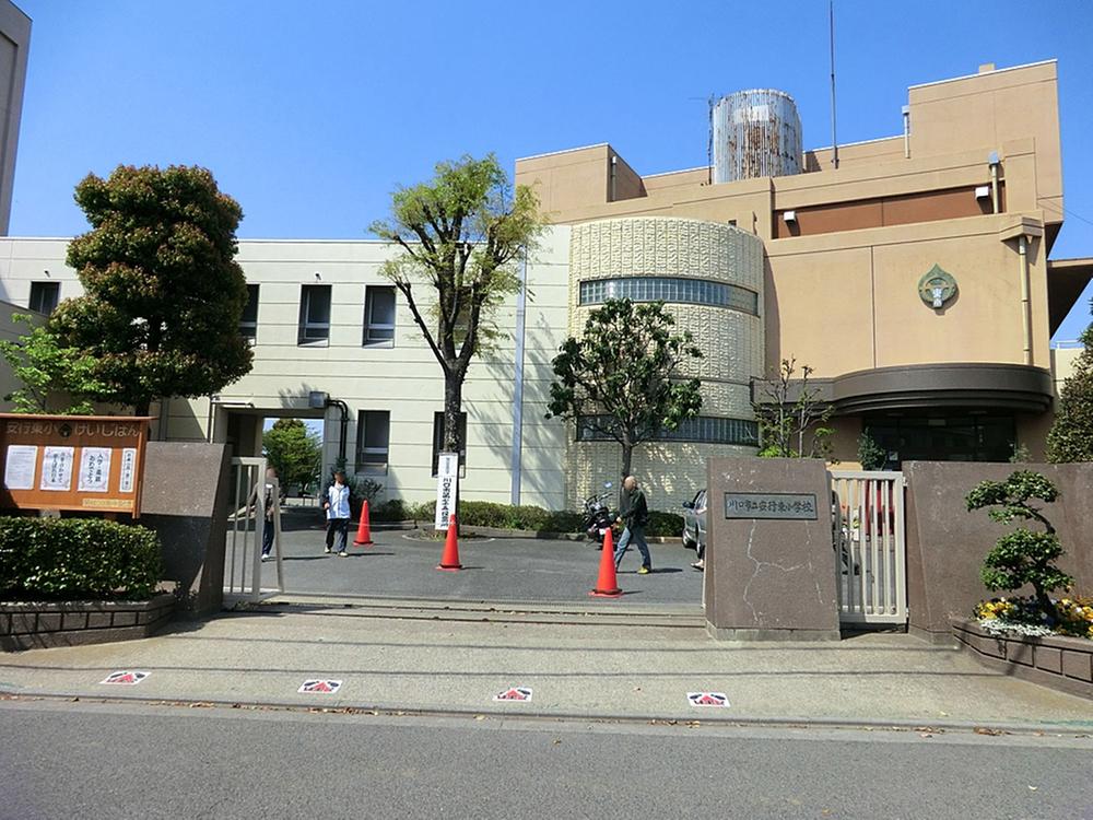 Primary school. 1360m until Kawaguchi Municipal Angyo Higashi Elementary School