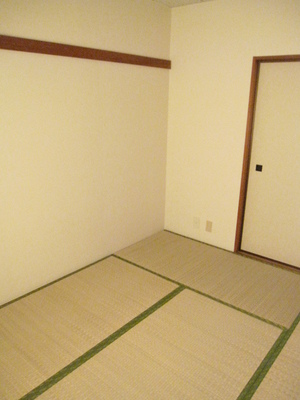 Living and room. I'm glad tatami rooms in futon faction