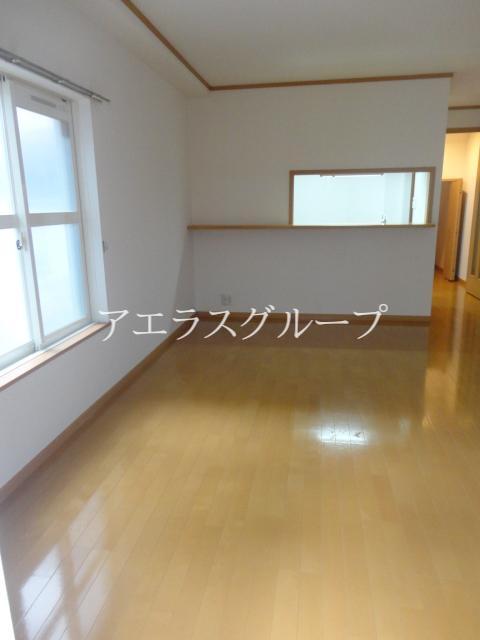 Living and room. Is an image