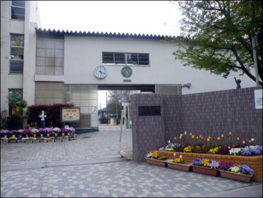 Primary school. 285m until Kawaguchi Municipal Kamiaoki Minamiko (Elementary School)