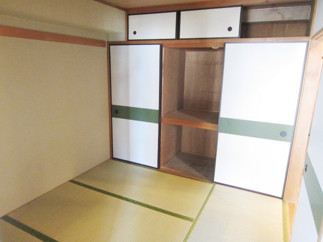 Living and room. There is also plenty of storage.