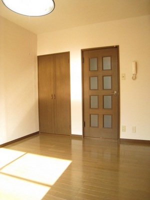 Living and room. West of the bright rooms