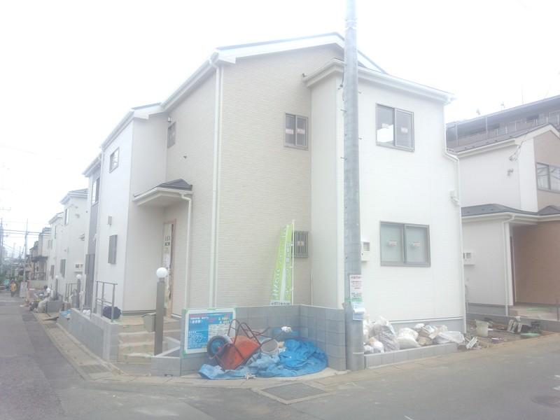 Local photos, including front road. Local (10 May 2013) Shooting