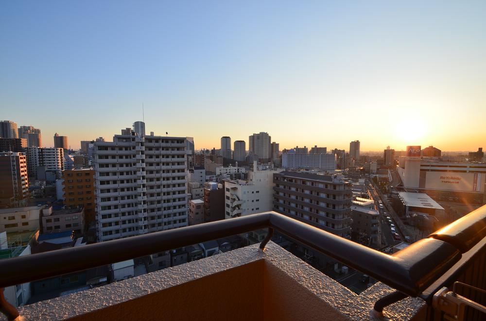 Bathroom. In view is the highest, Sunset Ya, Night view is recommended!