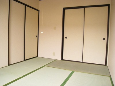 Living and room. Western-style between 6 Pledge housing 1