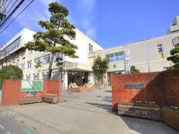 Junior high school. 966m until Kawaguchi Municipal Totsuka junior high school