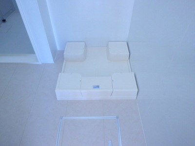 Washroom. Laundry Area