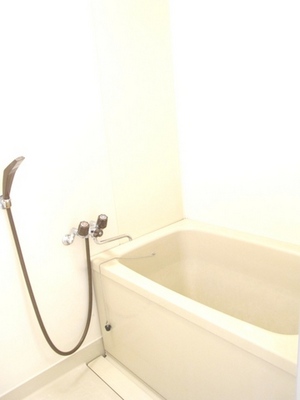 Bath.  ■ Relaxing bath time with another bus toilet ■