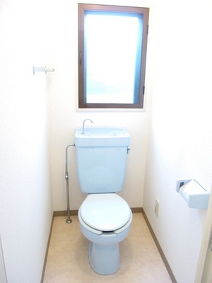 Toilet.  ■ Ventilation window with good WC ■