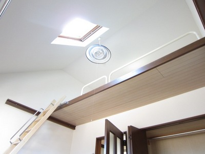 Living and room. There is a loft, Is high ceiling