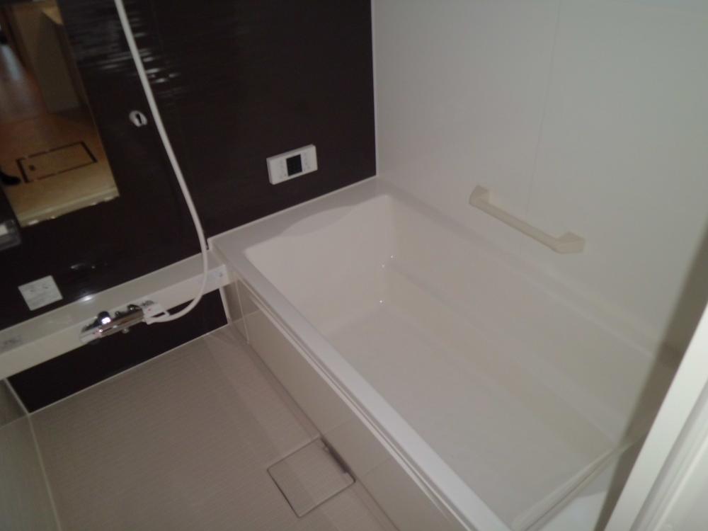 Bathroom. Local (12 May 2013) Shooting