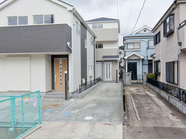 Local appearance photo. Local (12 May 2013) Shooting