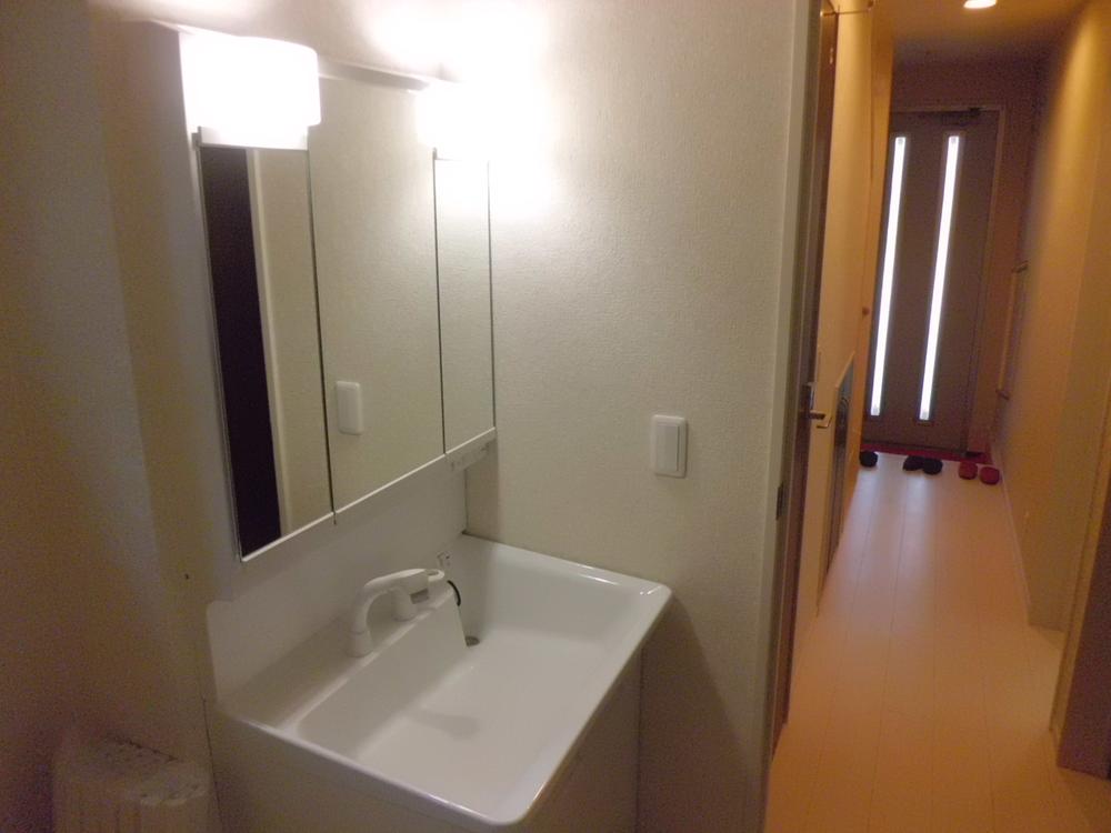 Wash basin, toilet. Local (12 May 2013) Shooting