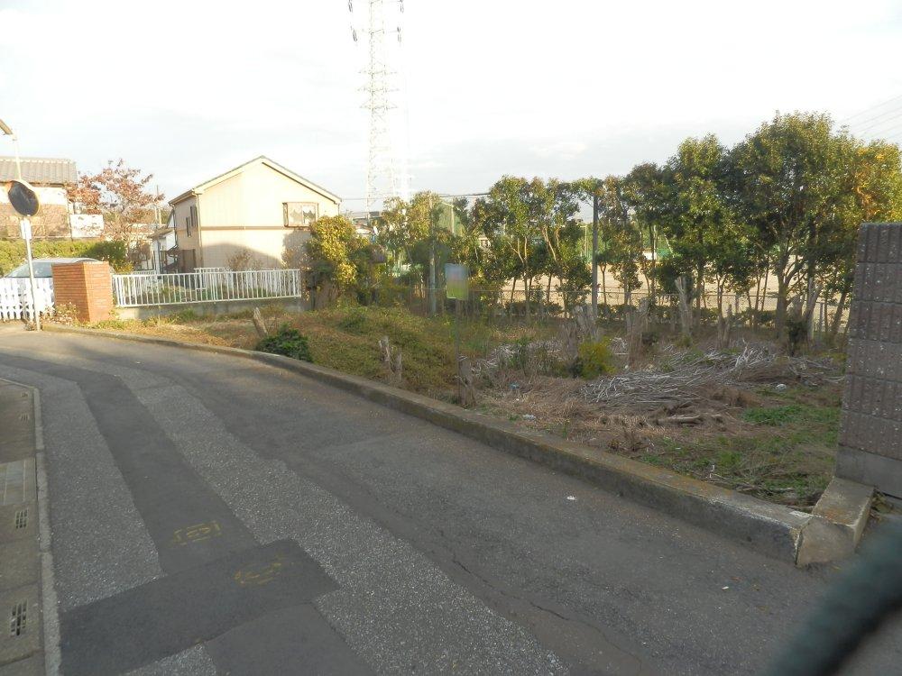 Local photos, including front road. Local (11 May 2013) Shooting