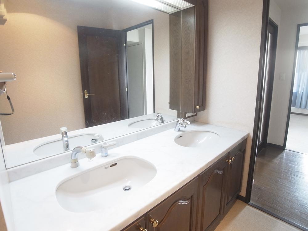Wash basin, toilet. Wash basin (July 2013) Shooting