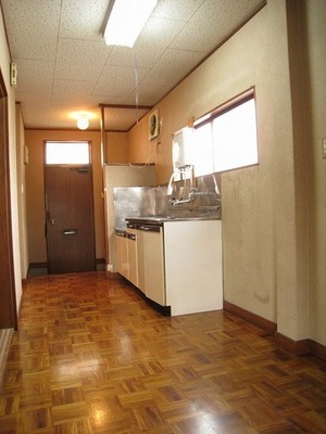 Kitchen. Gas stove is installed Allowed