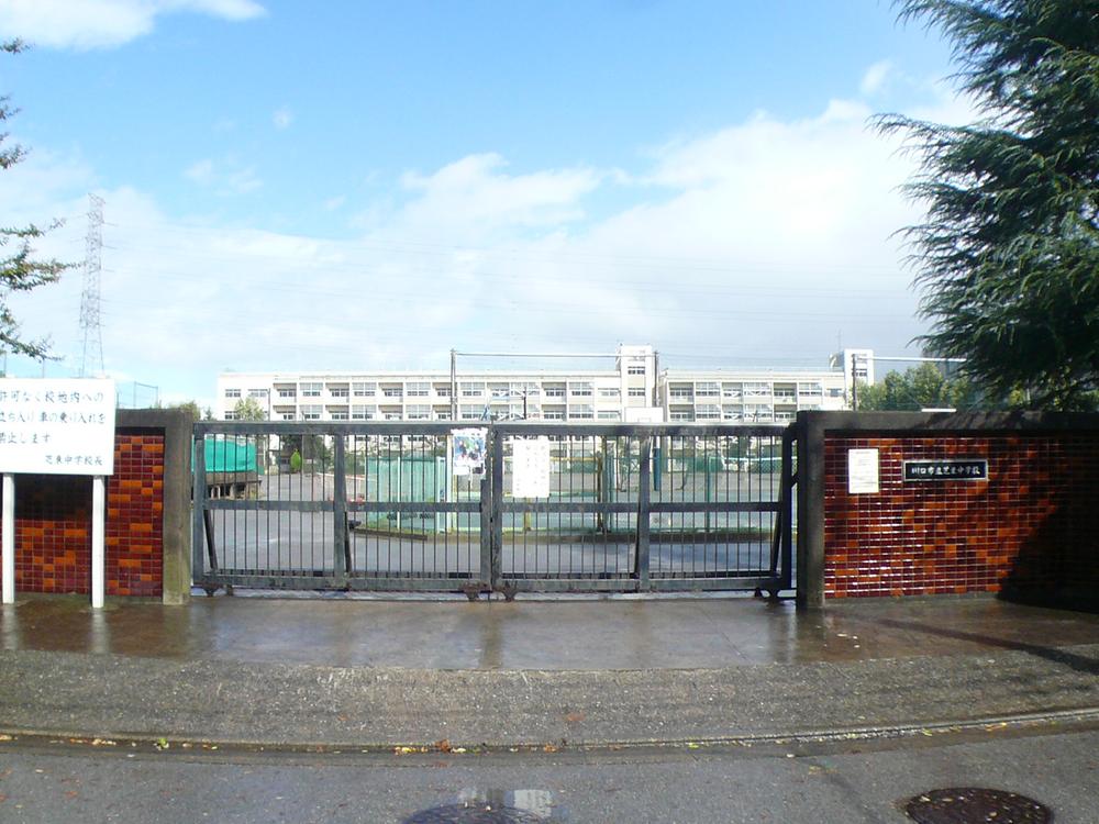 Junior high school. 833m until Kawaguchi Municipal Shibahigashi junior high school