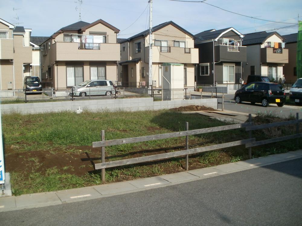 Local photos, including front road. Local (10 May 2013) Shooting