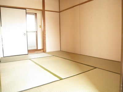 Living and room. Day is good! 