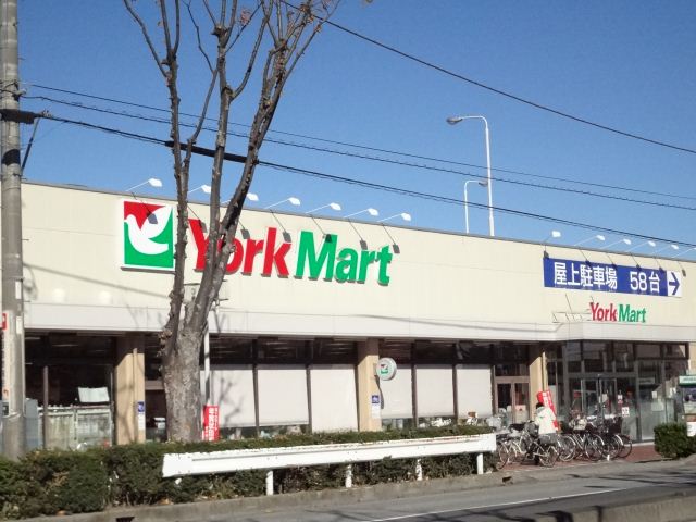 Shopping centre. York Mart until the (shopping center) 260m