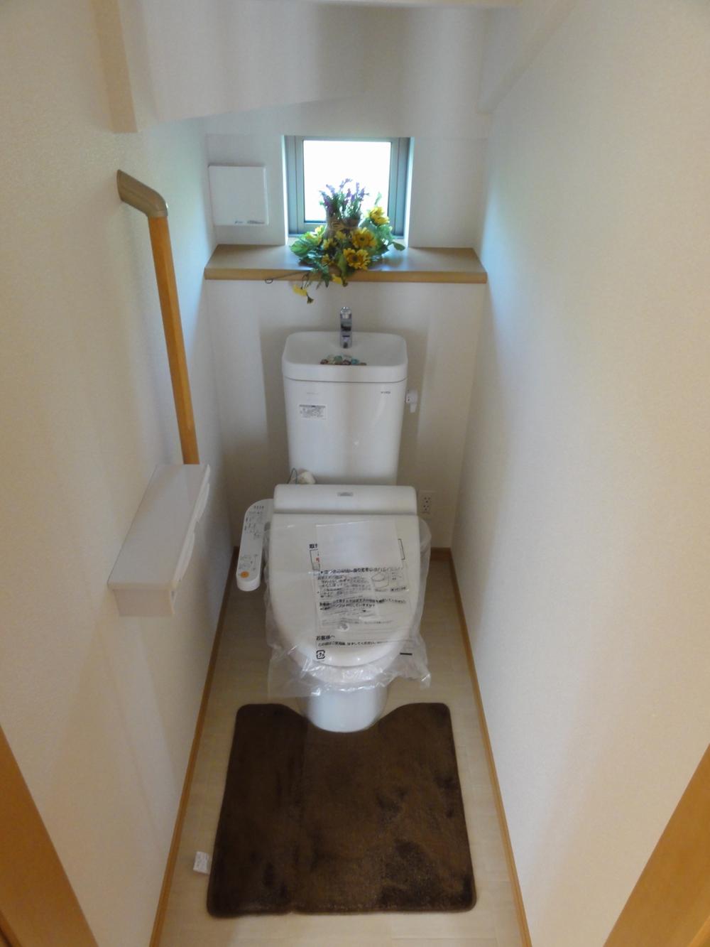 Toilet. Example of construction  Shampoo dresser