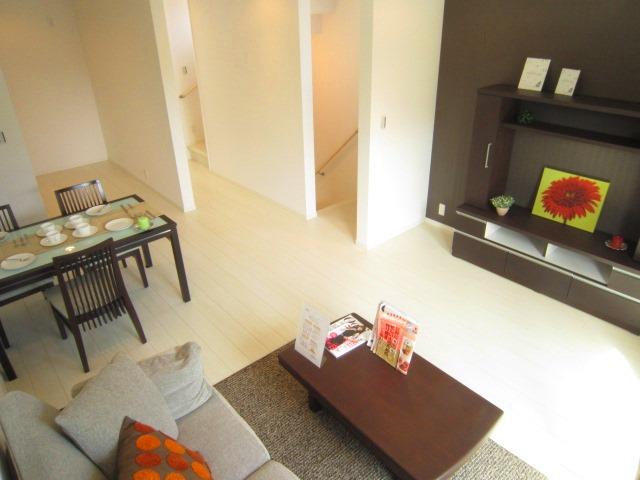 Same specifications photos (living). Living example of construction (same specifications) part of the building, It has been in the living room stairs, Much easier back and forth to each floor