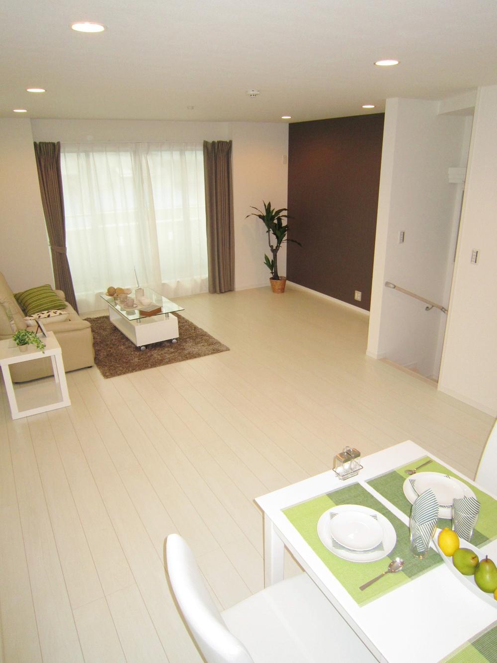 Same specifications photos (living). Living example of construction space with a sense of open in the (same specifications) ceiling height 3m more than ☆ Light of the sun is poured into the living room with two-sided lighting