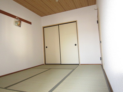 Living and room. Japanese-style room 6 quires! There closet