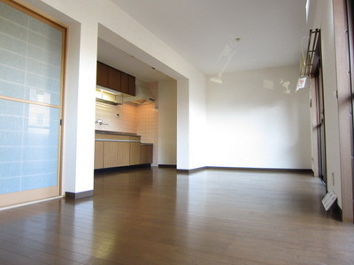 Living and room. Yes 15.7 Pledge living