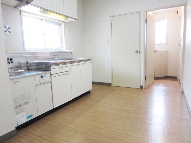 Other. Balanced bright indoor lighting