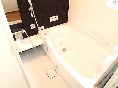 Model house photo. Spacious LDK car space two Allowed 17 quires more from 15 quires (1 ・ 4 Building) other than the popular counter kitchen Japanese-style room of Tsuzukiai attractive (Building 2) entrance natural stone, Kitchen with a lift down Wall, With mirror cupboard, etc.