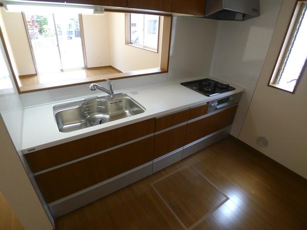 Kitchen. Face-to-face kitchen can feel your family close Room (May 2013) Shooting Building 2