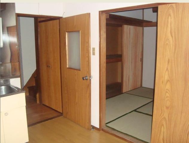 Kitchen. Relaxed some kitchen space