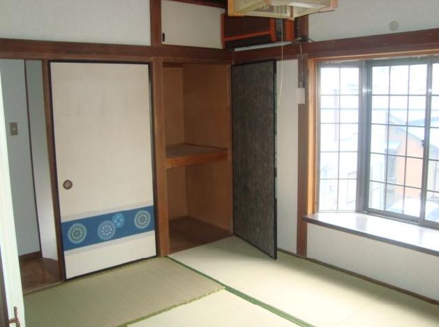 Living and room. Storage is also abundant