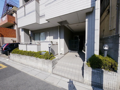 Other. 5m to Entrance (Other)