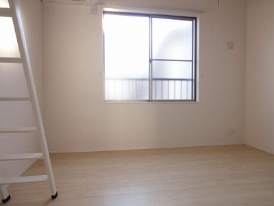 Living and room. Day good!