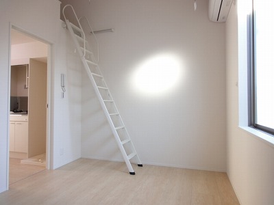 Living and room. A bright room!