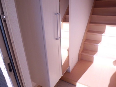 Entrance. Entrance (complete image)