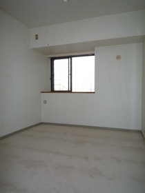 Living and room. 4.5 Pledge of Western-style