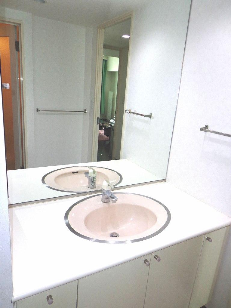 Wash basin, toilet